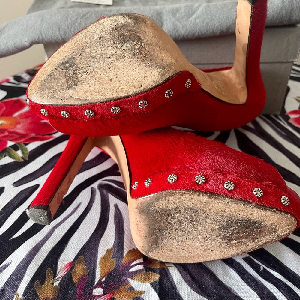 Alexander McQueen Red Suede Skull Embellished Peep Toe Pumps Size 38 - Picture 13 of 13